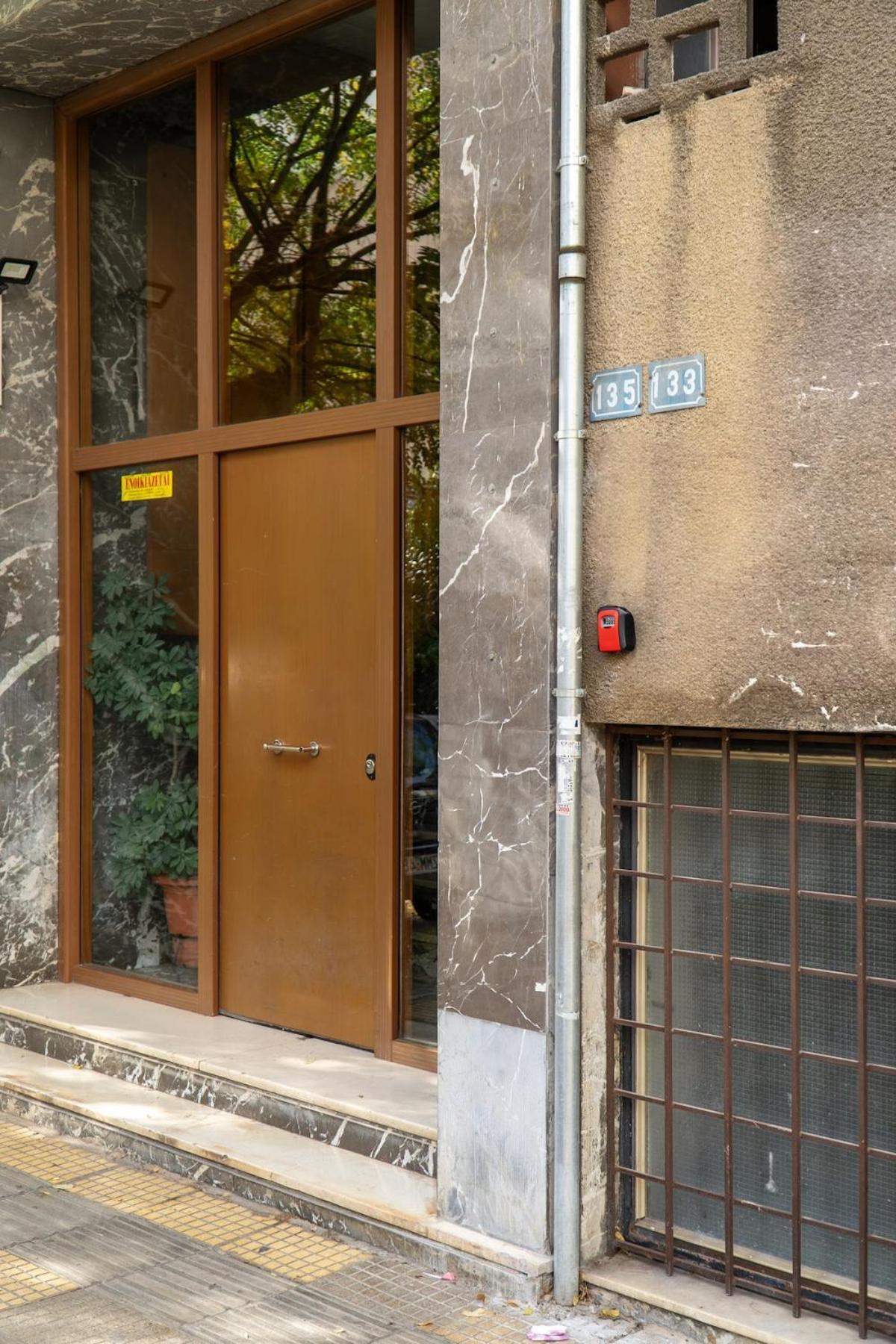 50 Steps Metro Kato Patisia Renovated Athens Apt المظهر الخارجي الصورة